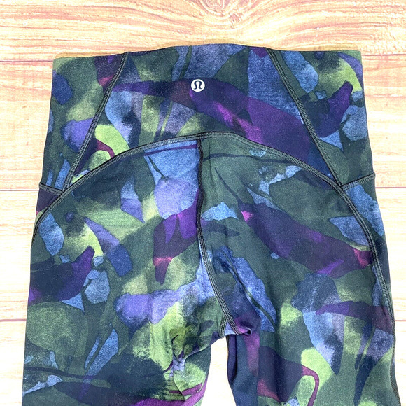LULULEMON Train Times Aura Dark Chrome Multi Size 6 EUC‎ - Picture 6 of 8